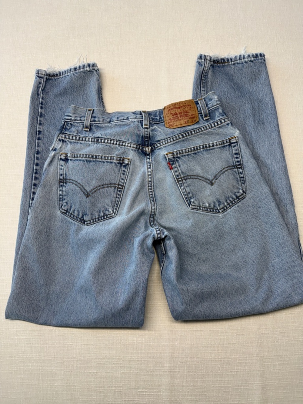 Vintage Levi's 560 Distressed Loose Fit Tapered Leg Light Blue Denim Jeans